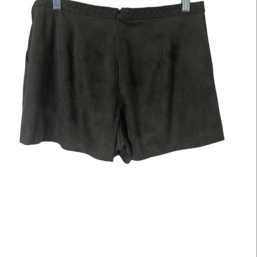 NWT! Gianni Bini Faux Suede Shorts - Picture 4 of 5